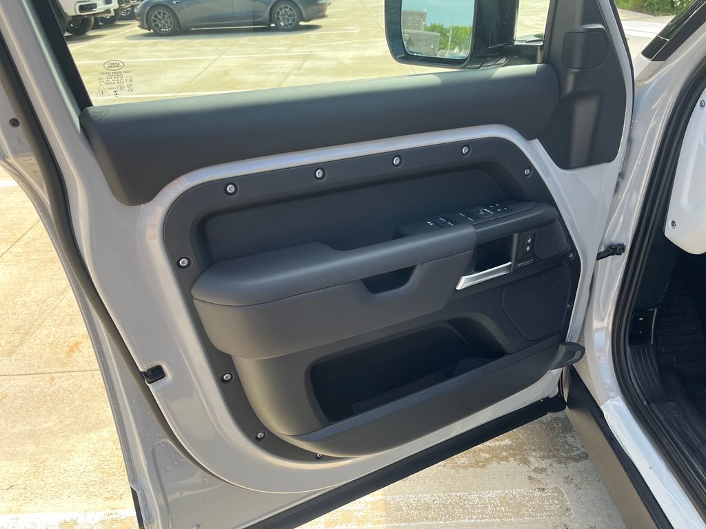 New 2026 Land Rover Defender 110 X-Dynamic SE AWD/4WD image 10
