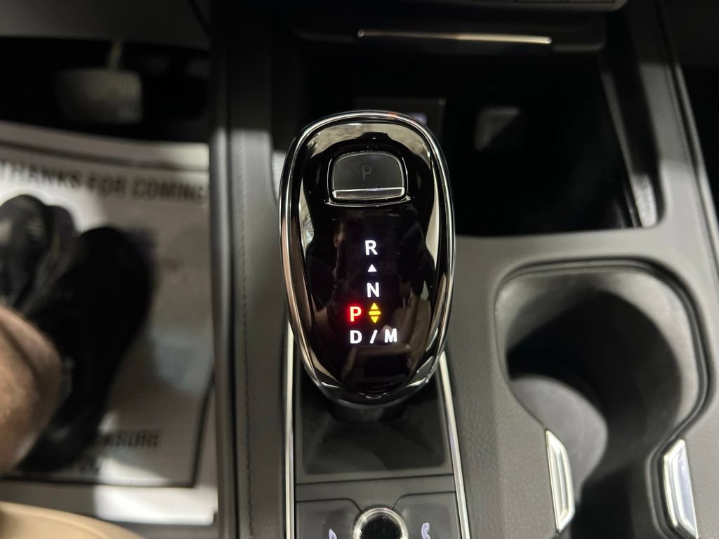 Used 2024 Cadillac XT4 Luxury w/ Cold Weather Package AWD/4WD image 18