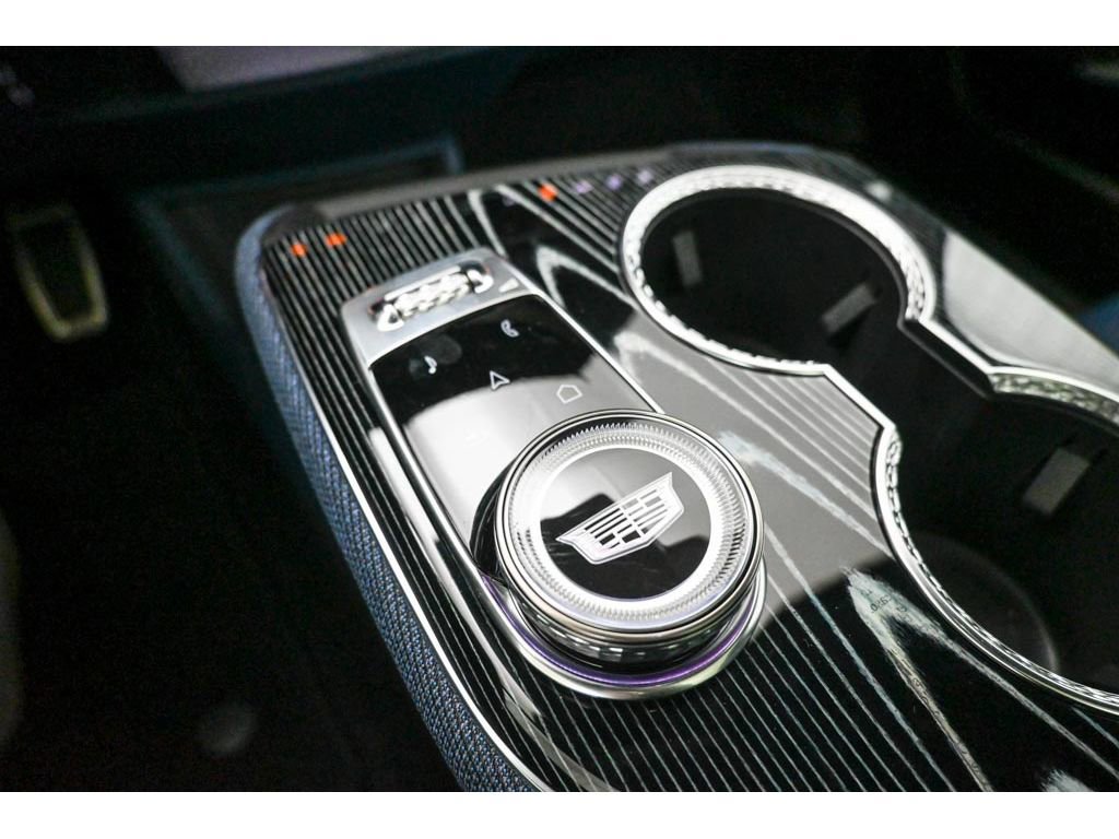 New 2026 Cadillac Optiq Luxury 2 image 27