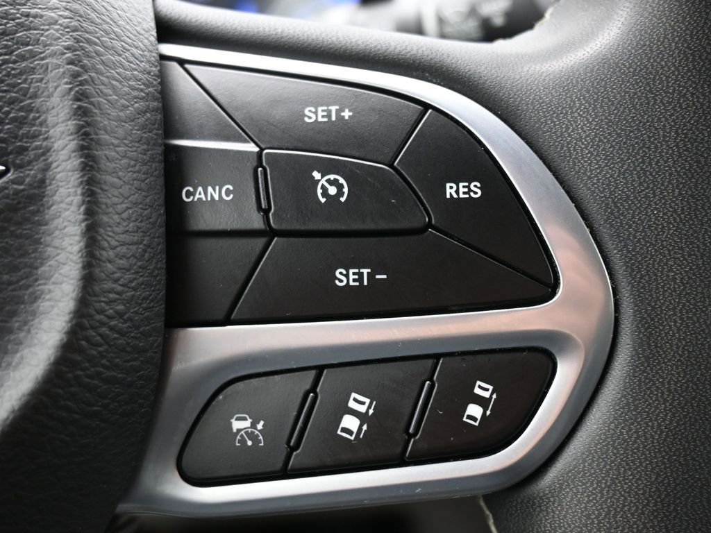 Used 2022 Chrysler Pacifica Touring-L image 19