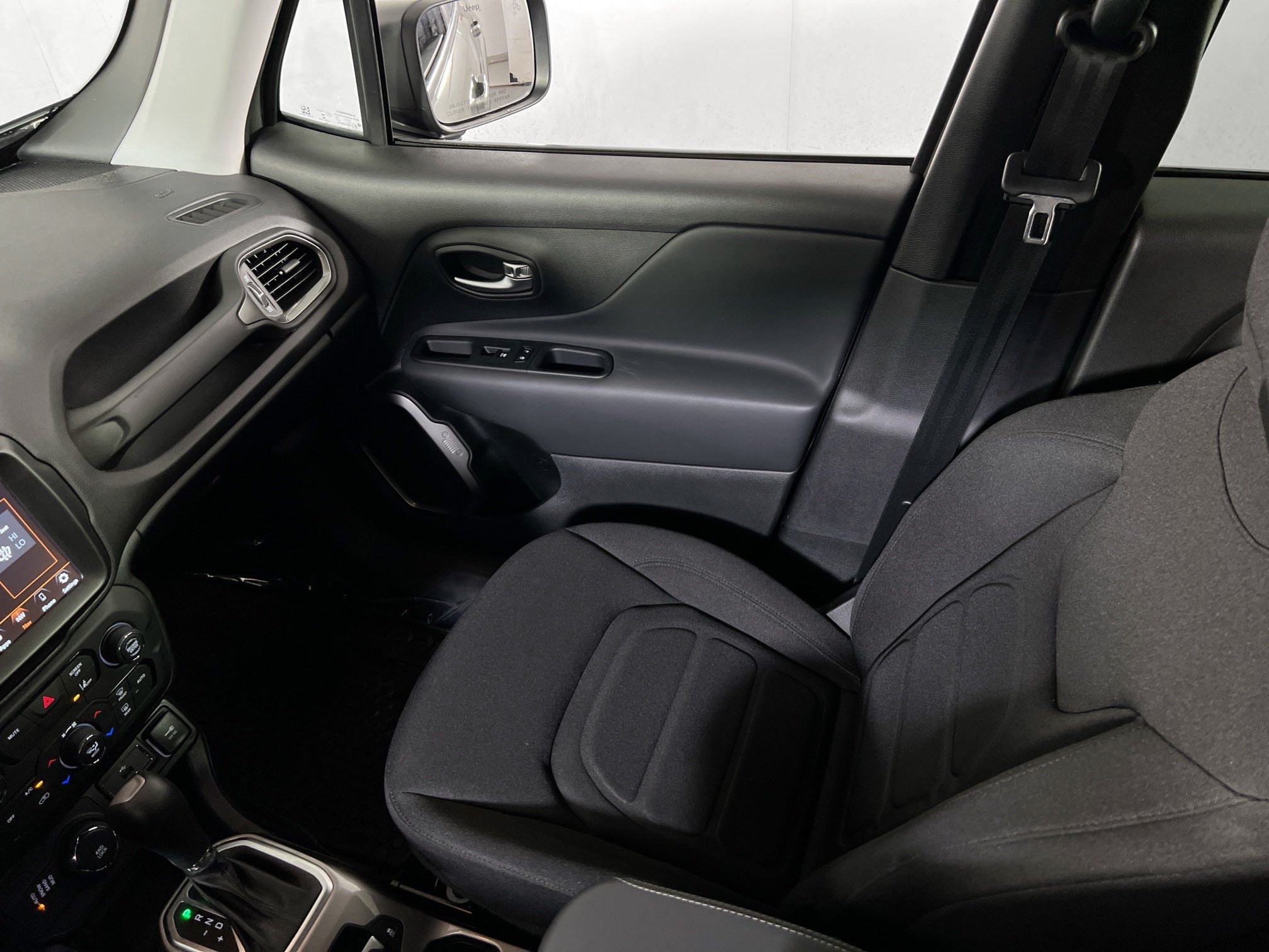 Used 2022 Jeep Renegade Latitude w/ Convenience Group AWD/4WD image 23