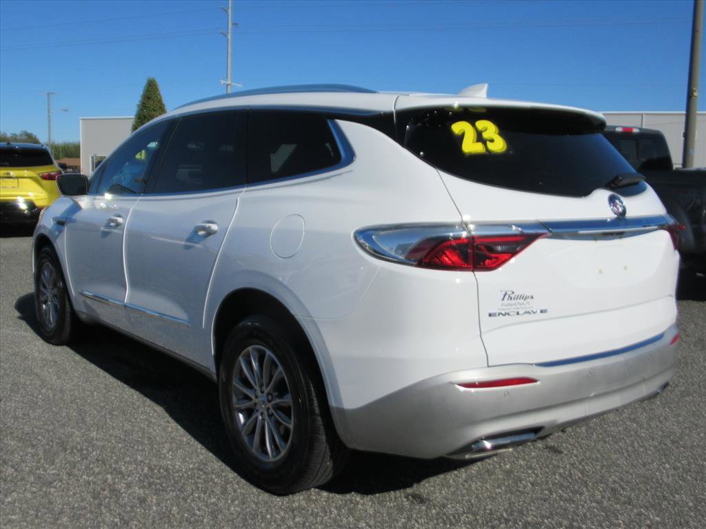 Used 2023 Buick Enclave Essence image 4