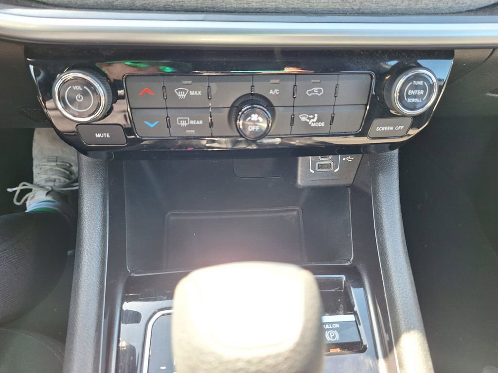 Used 2023 Jeep Compass Sport image 15