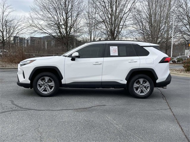 Used 2022 Toyota RAV4 XLE image 2