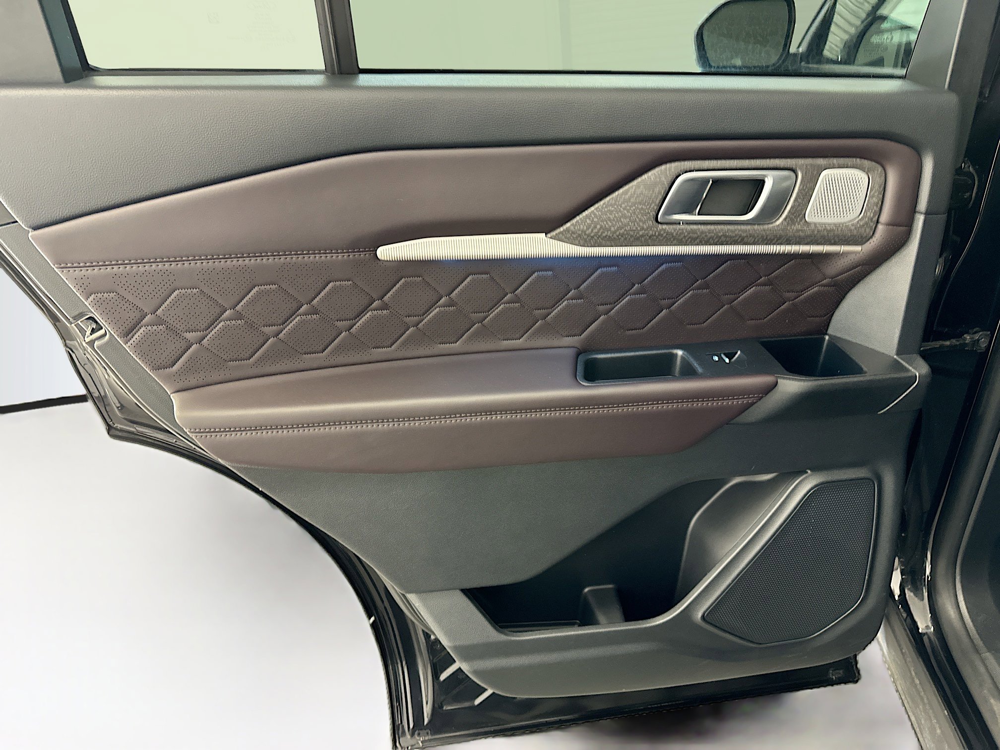 Used 2025 Ford Explorer Platinum w/ LUX Leather Package image 28