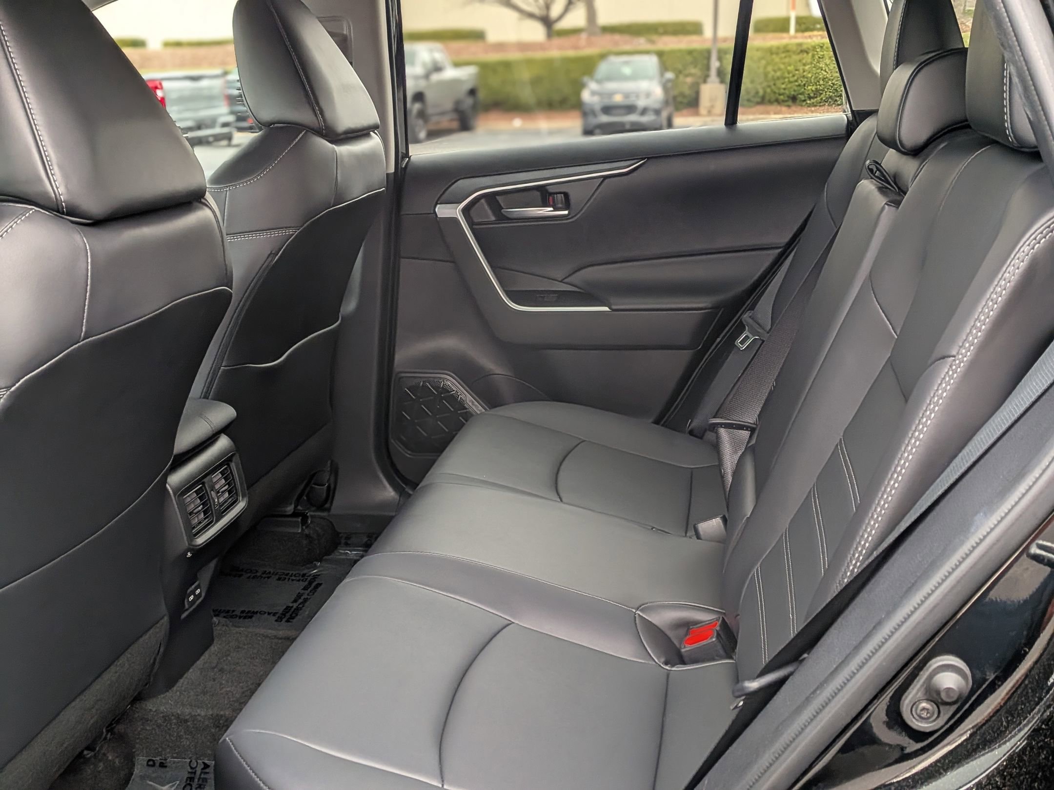 Used 2023 Toyota RAV4 XLE Premium image 33