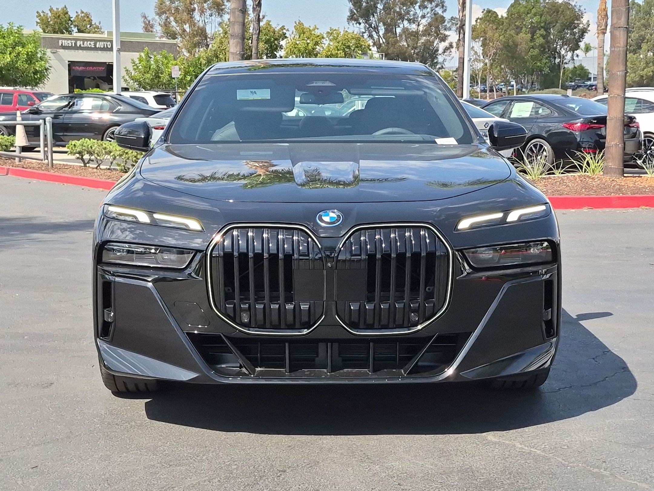 New 2026 BMW 750e xDrive w/ Premium Package AWD/4WD image 3
