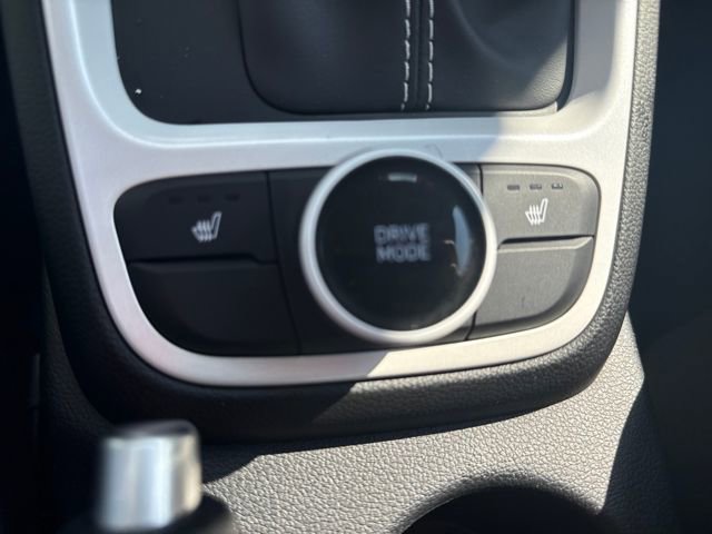 Used 2024 Hyundai Venue Limited image 27