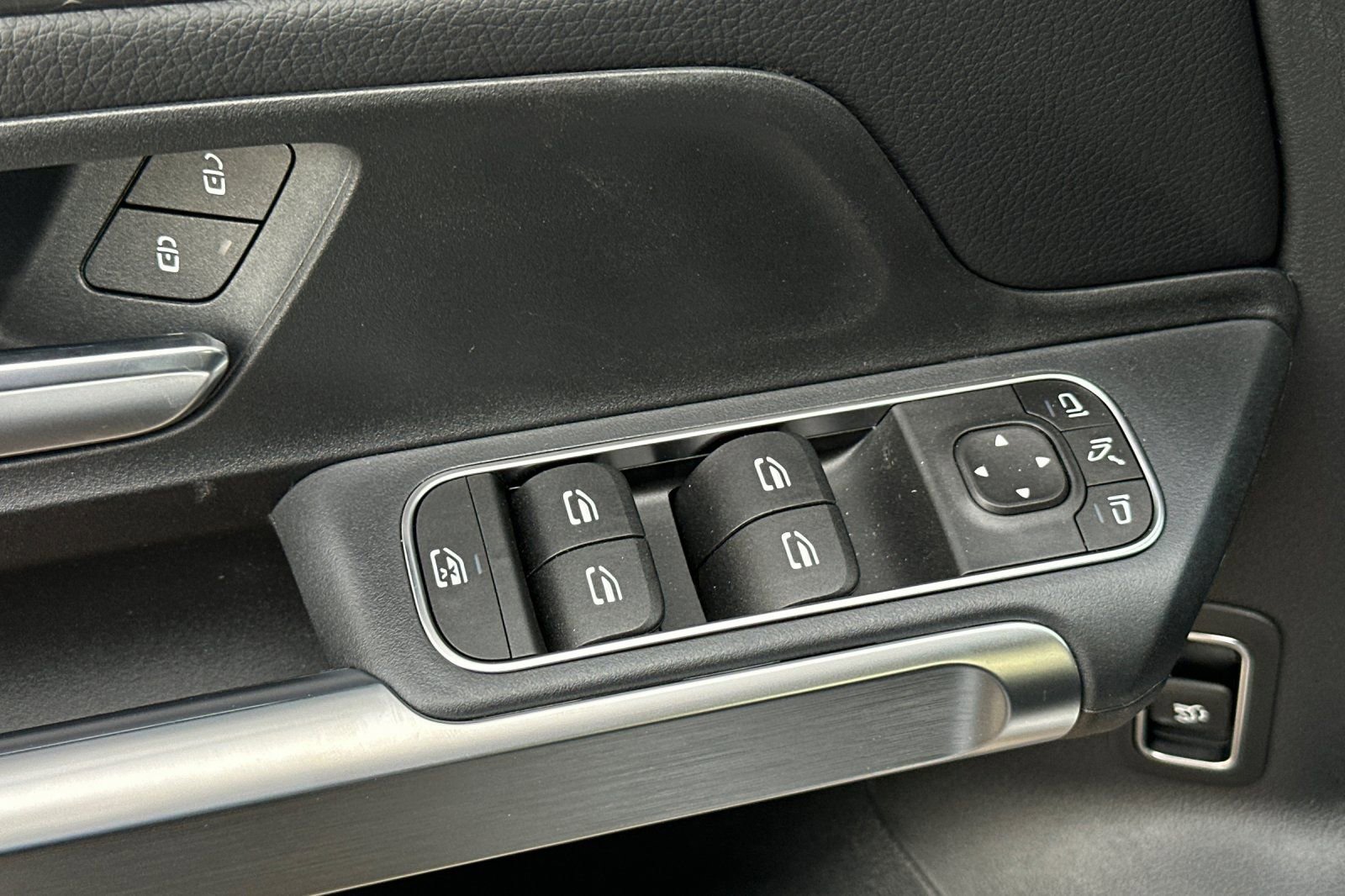 New 2026 Mercedes-Benz GLB 250 image 22