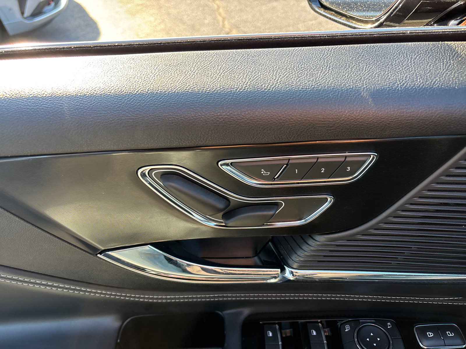 Certified 2022 Lincoln Corsair FWD image 12