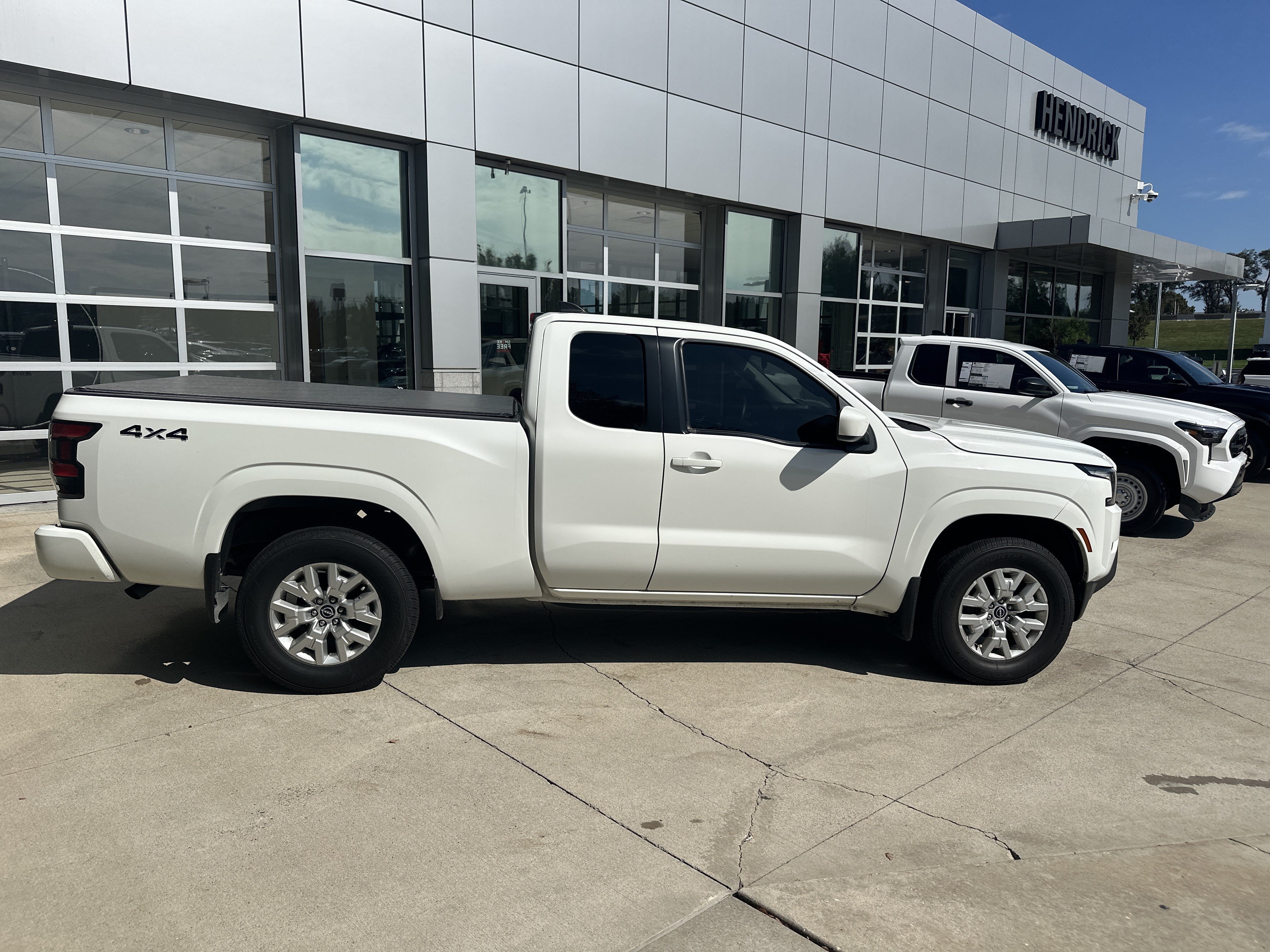 Used 2022 Nissan Frontier SV w/ Technology Package AWD/4WD image 10