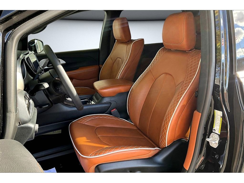 Used 2024 Chrysler Pacifica Pinnacle image 22