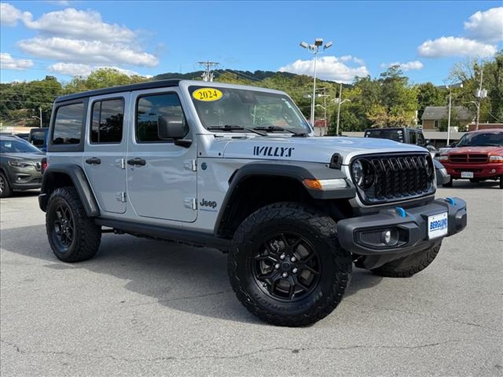 Used 2024 Jeep Wrangler Unlimited AWD/4WD image 2