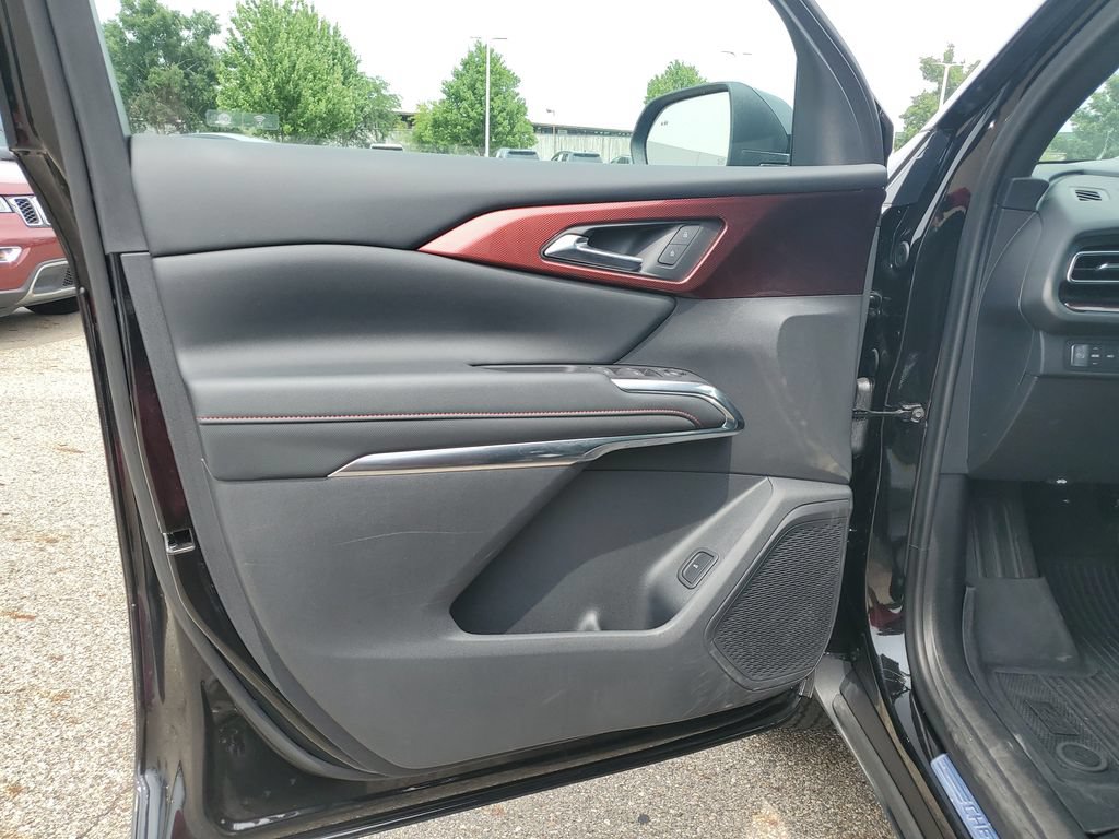 Used 2024 Chevrolet Traverse Z71 w/ LPO, Floor Liner Package AWD/4WD image 28