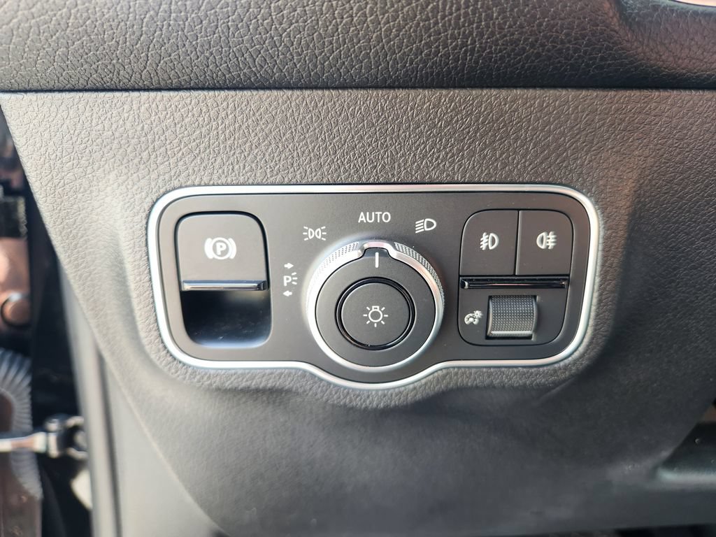 Used 2024 Mercedes-Benz GLB 250 image 16