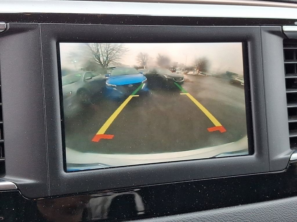 Used 2023 Chrysler Voyager LX image 18