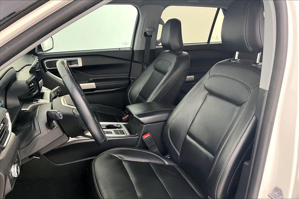 Used 2022 Ford Explorer XLT w/ Equipment Group 202A image 30