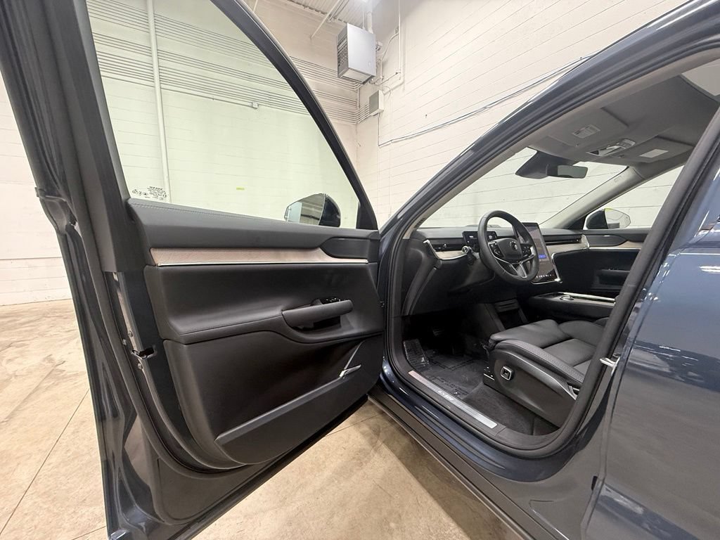 Used 2025 Volvo EX90 Ultra AWD/4WD image 28