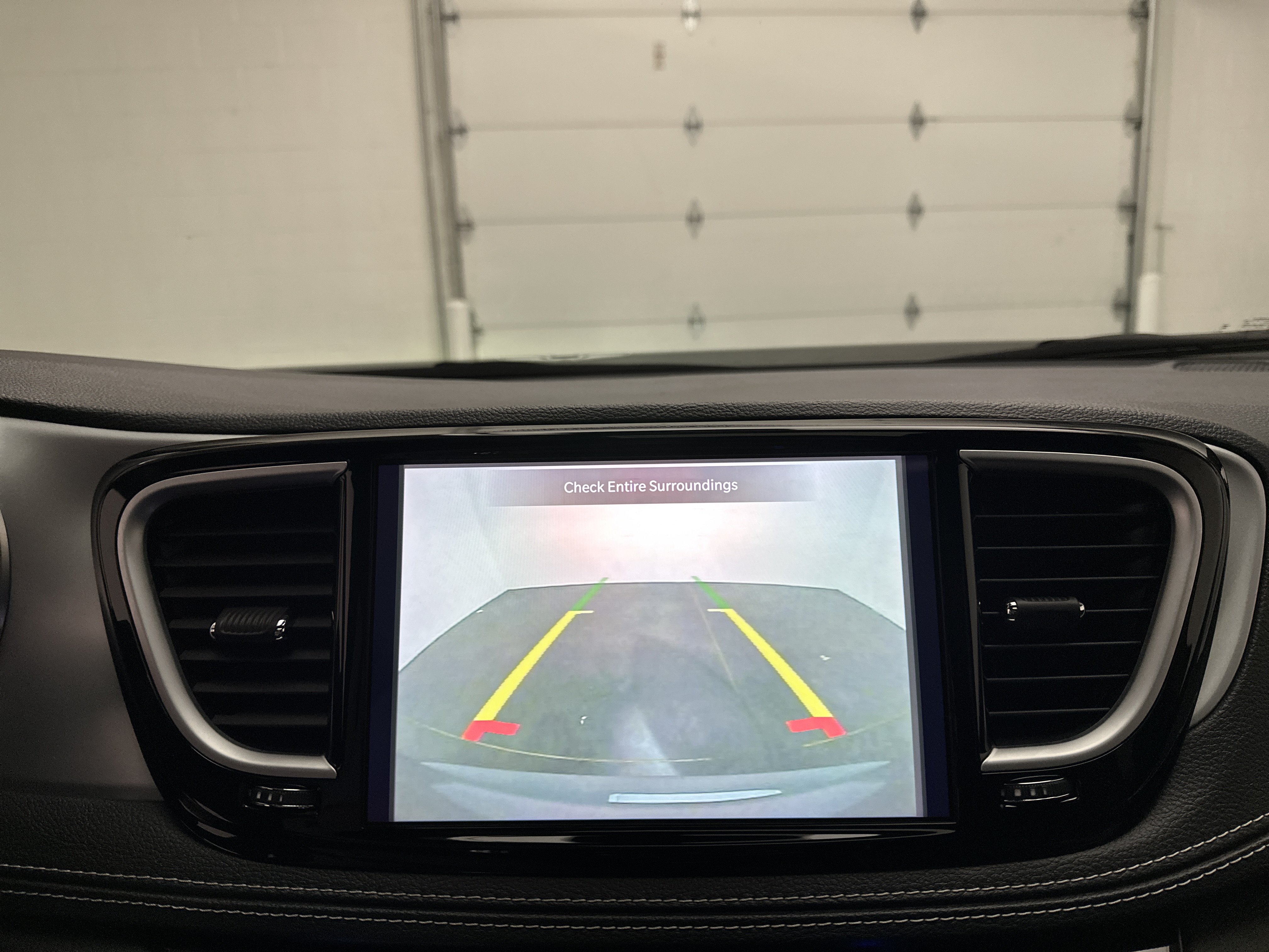 Used 2025 Chrysler Pacifica Limited FWD image 35