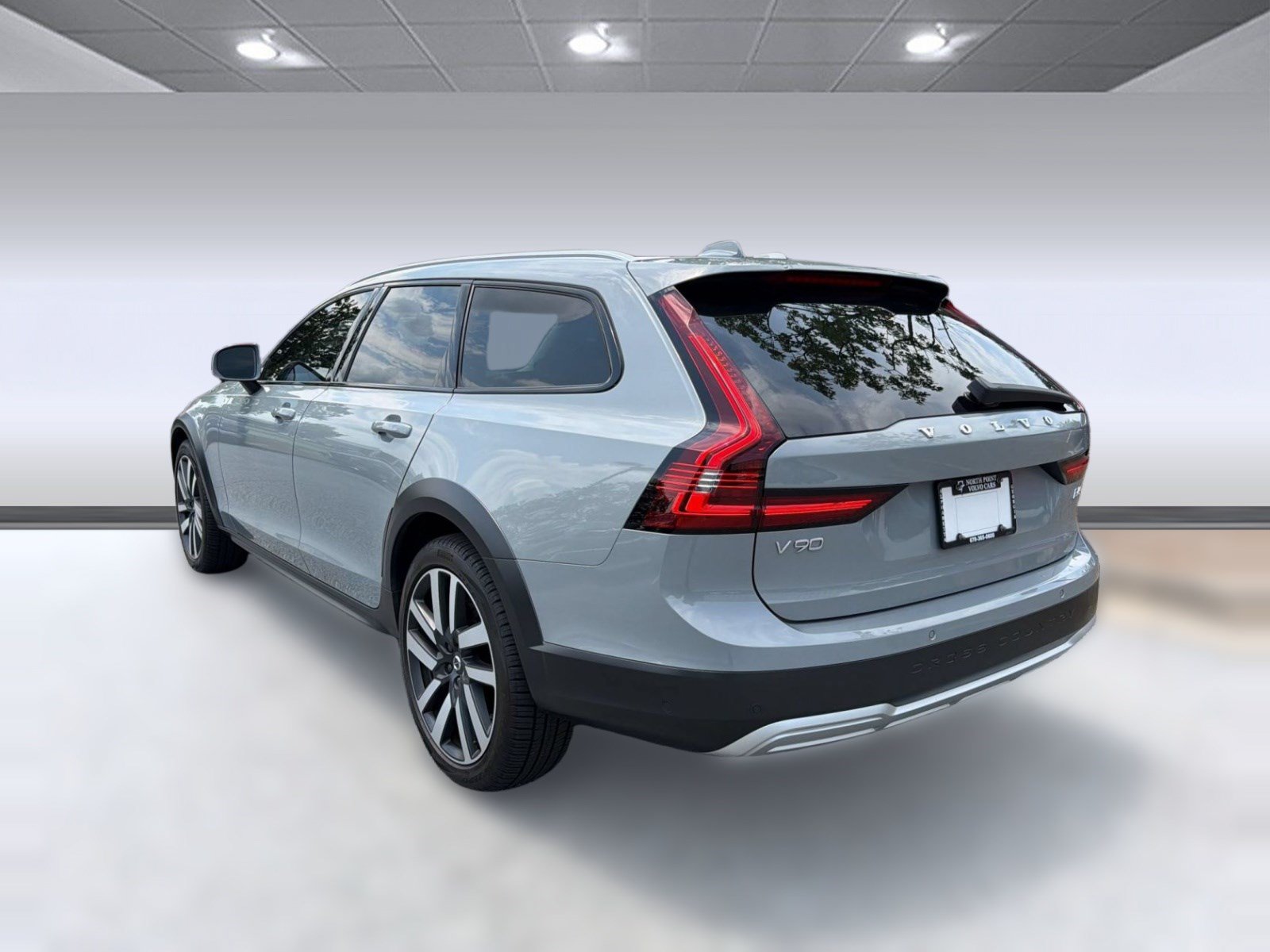 Certified 2025 Volvo V90 B6 Cross Country Ultra AWD/4WD image 3