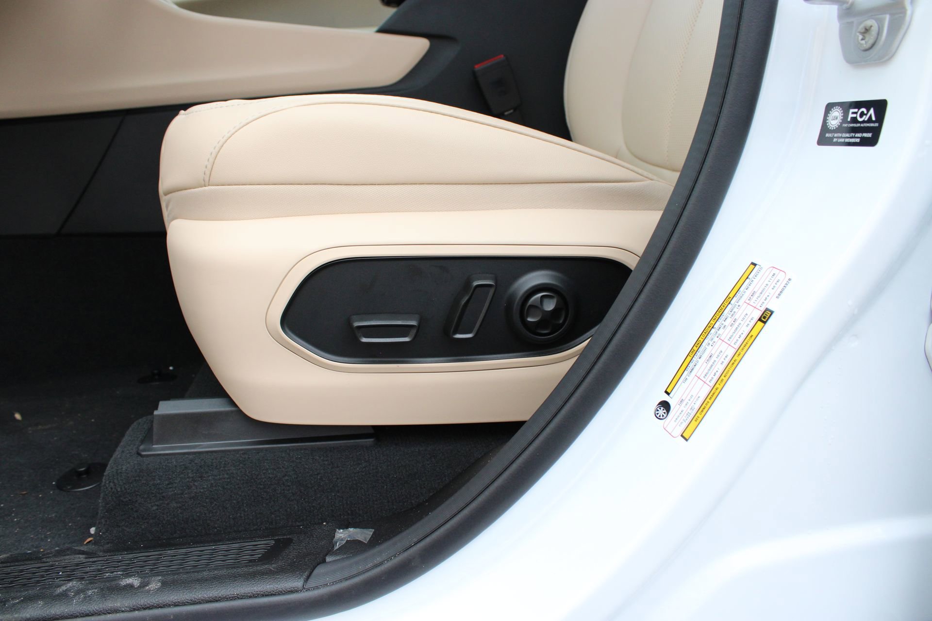 New 2025 Jeep Grand Cherokee Limited w/ Luxury Tech Group II image 17