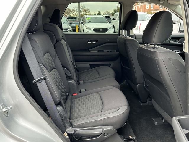 Used 2022 Nissan Pathfinder SV w/ SV Black Package image 22