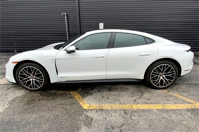 Used 2022 Porsche Taycan image 2