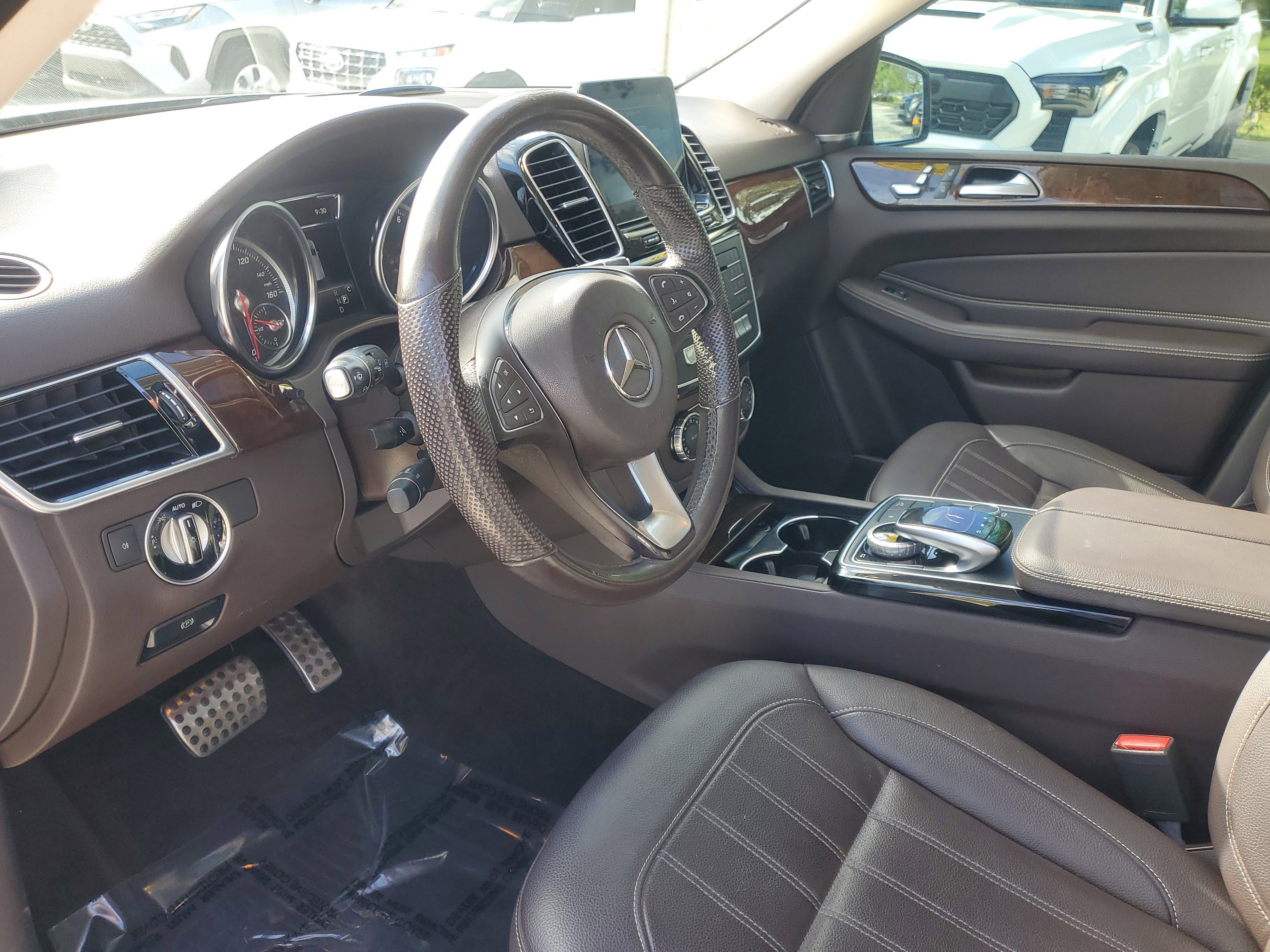 Used 2019 Mercedes-Benz GLE 400 4MATIC image 17