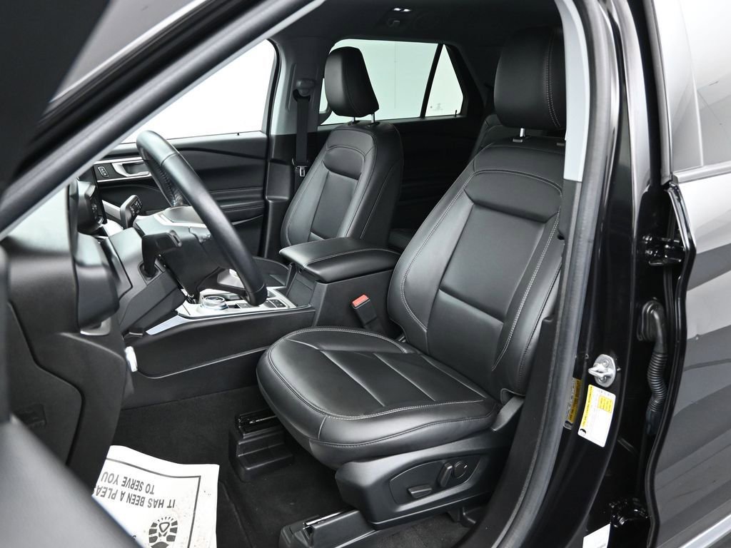 Used 2022 Ford Explorer XLT w/ Equipment Group 202A image 10