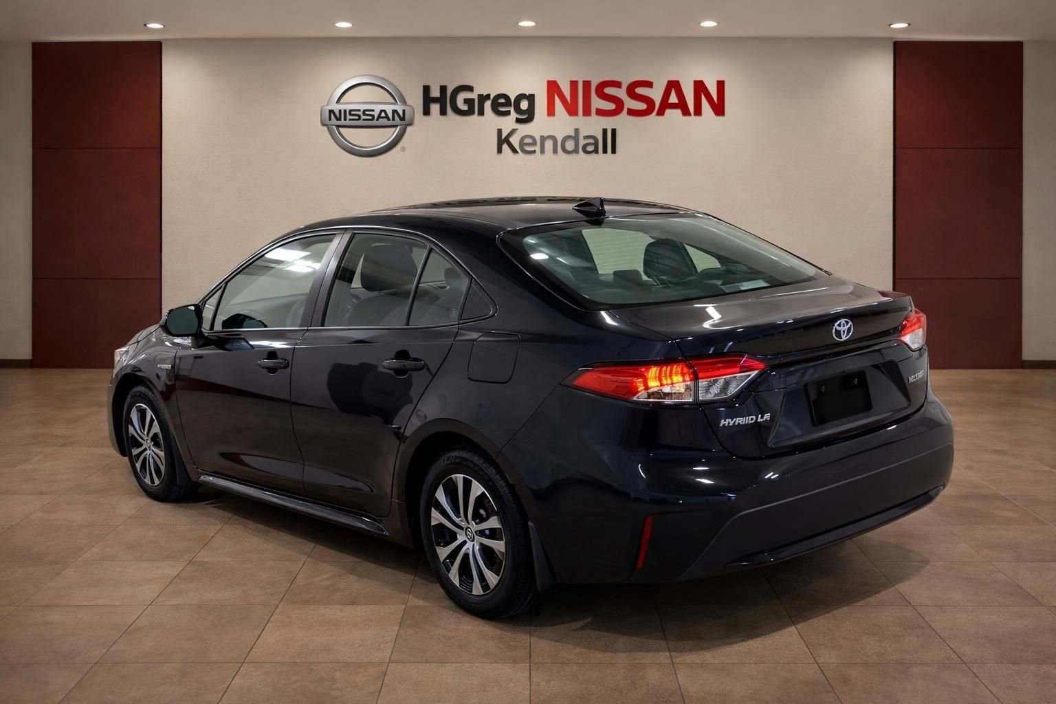 Used 2020 Toyota Corolla LE FWD image 2