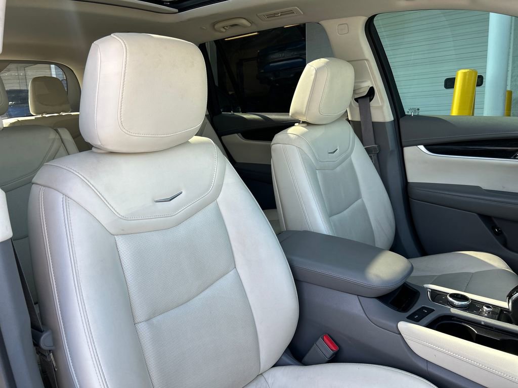 Used 2020 Cadillac XT6 Premium Luxury FWD image 16