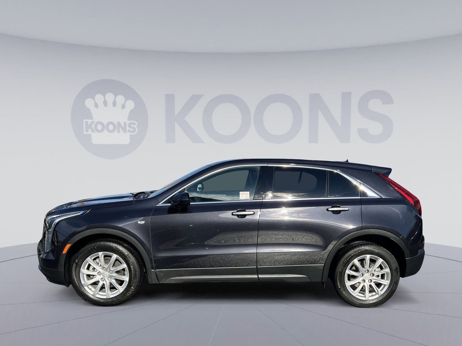 Used 2022 Cadillac XT4 Luxury w/ Cold Weather Package image 2