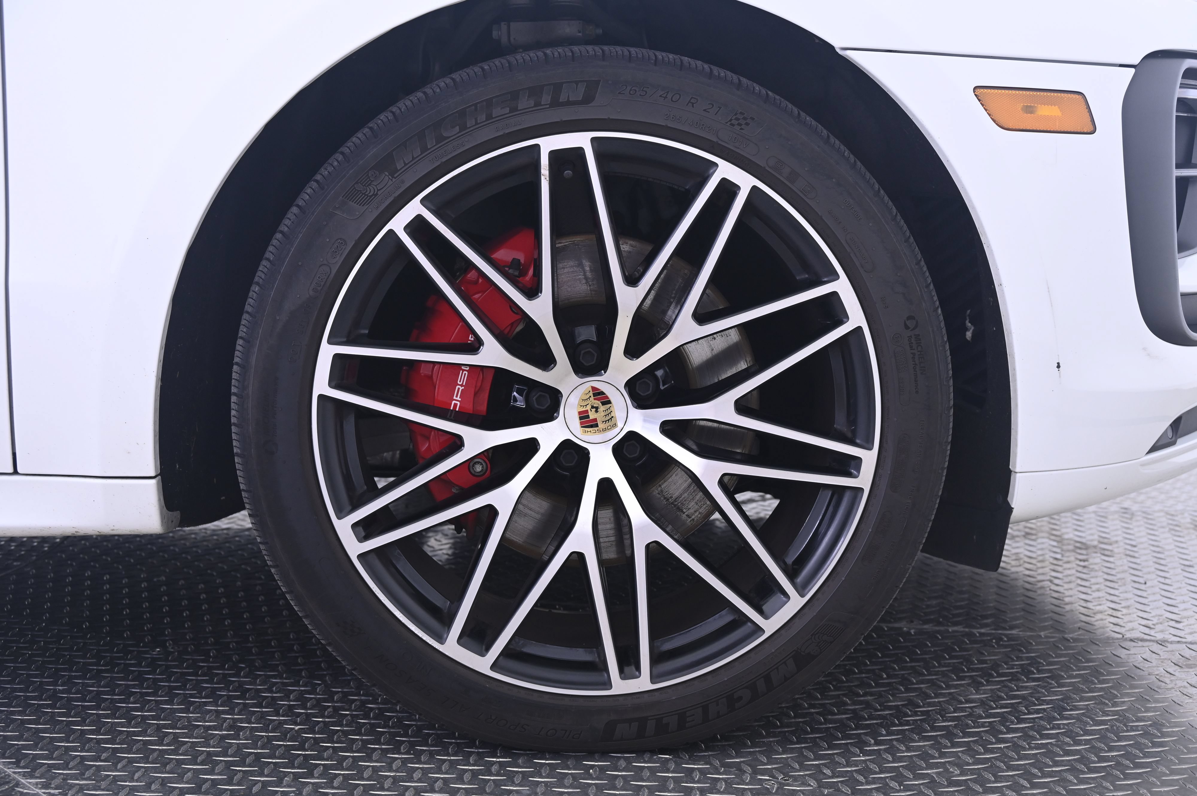 Certified 2024 Porsche Macan S AWD/4WD image 14