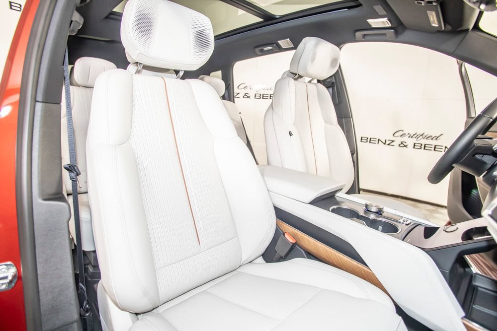 Used 2027 Cadillac Vistiq Sport w/ LPO, Floor Liner Package AWD/4WD image 20