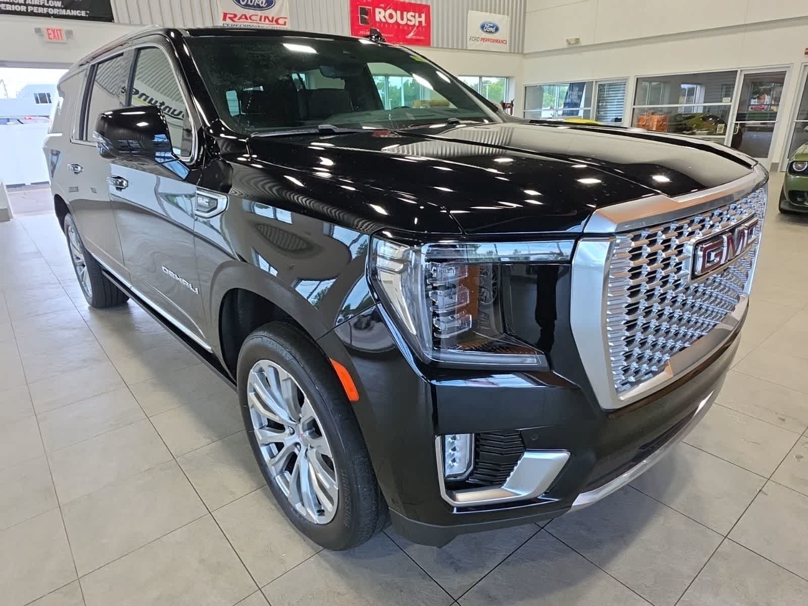 Used 2024 GMC Yukon XL Denali w/ Denali Reserve Package AWD/4WD image 4