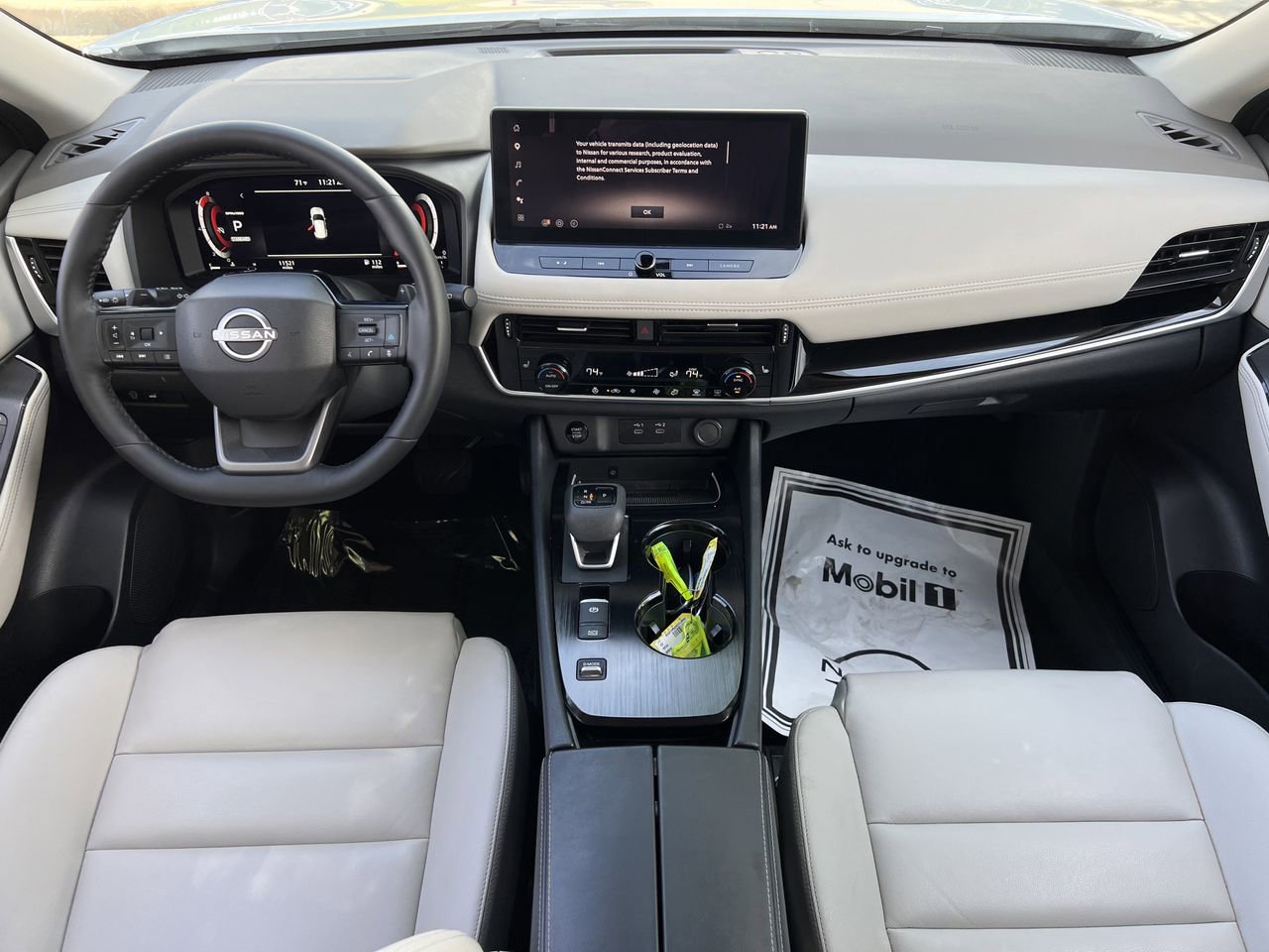 Certified 2025 Nissan Rogue SL FWD image 8