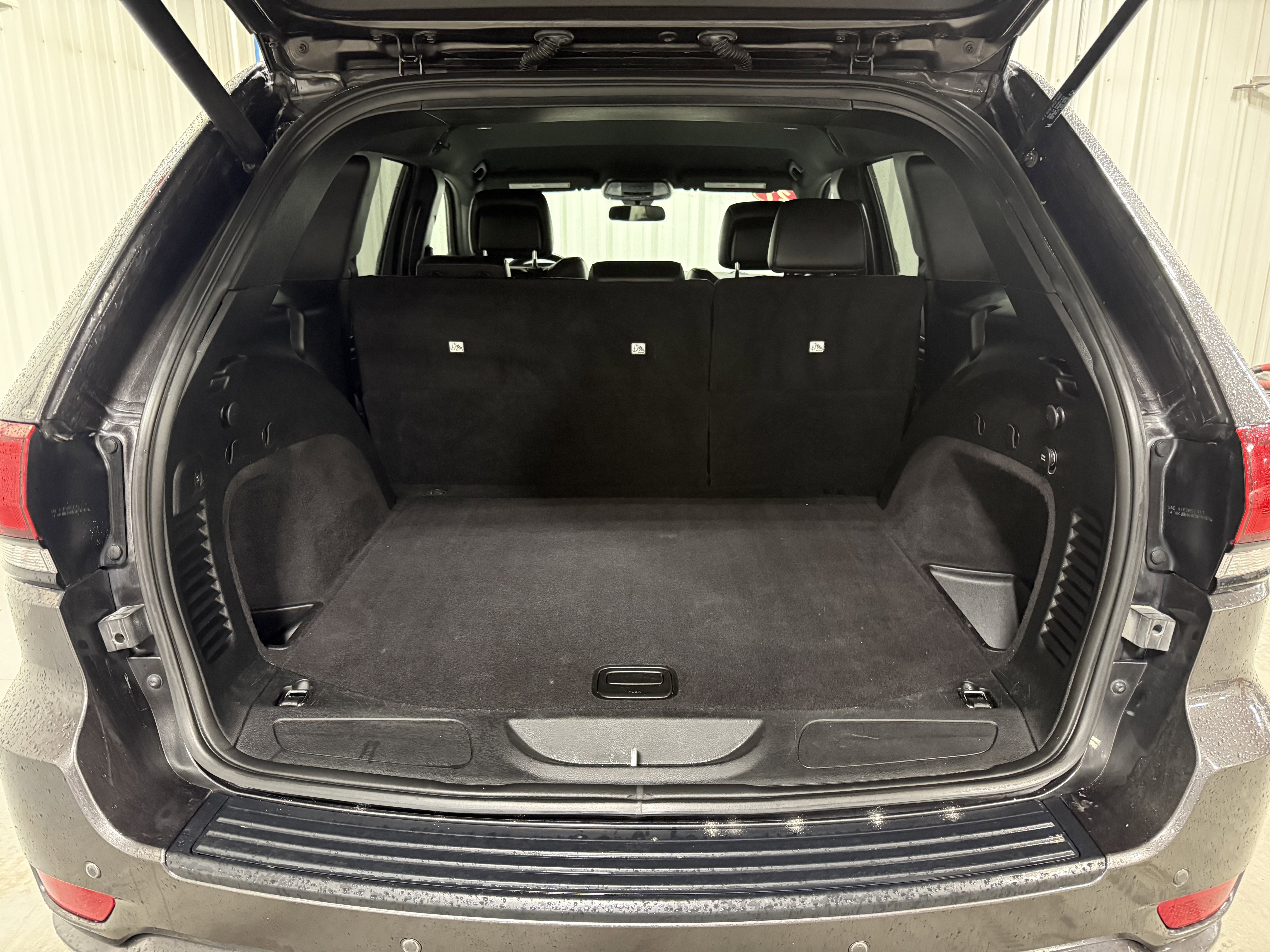 Used 2021 Jeep Grand Cherokee Laredo X RWD image 5