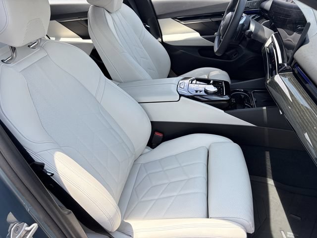 Used 2025 BMW 530i RWD image 12