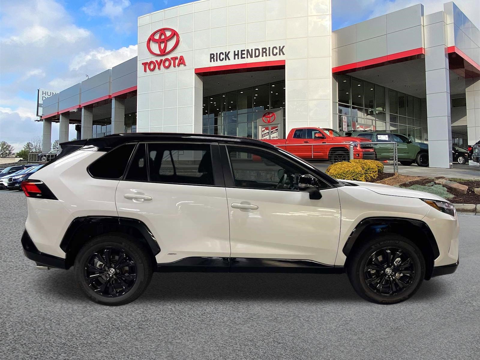 Certified 2025 Toyota RAV4 XSE w/ Weather Package AWD/4WD image 36