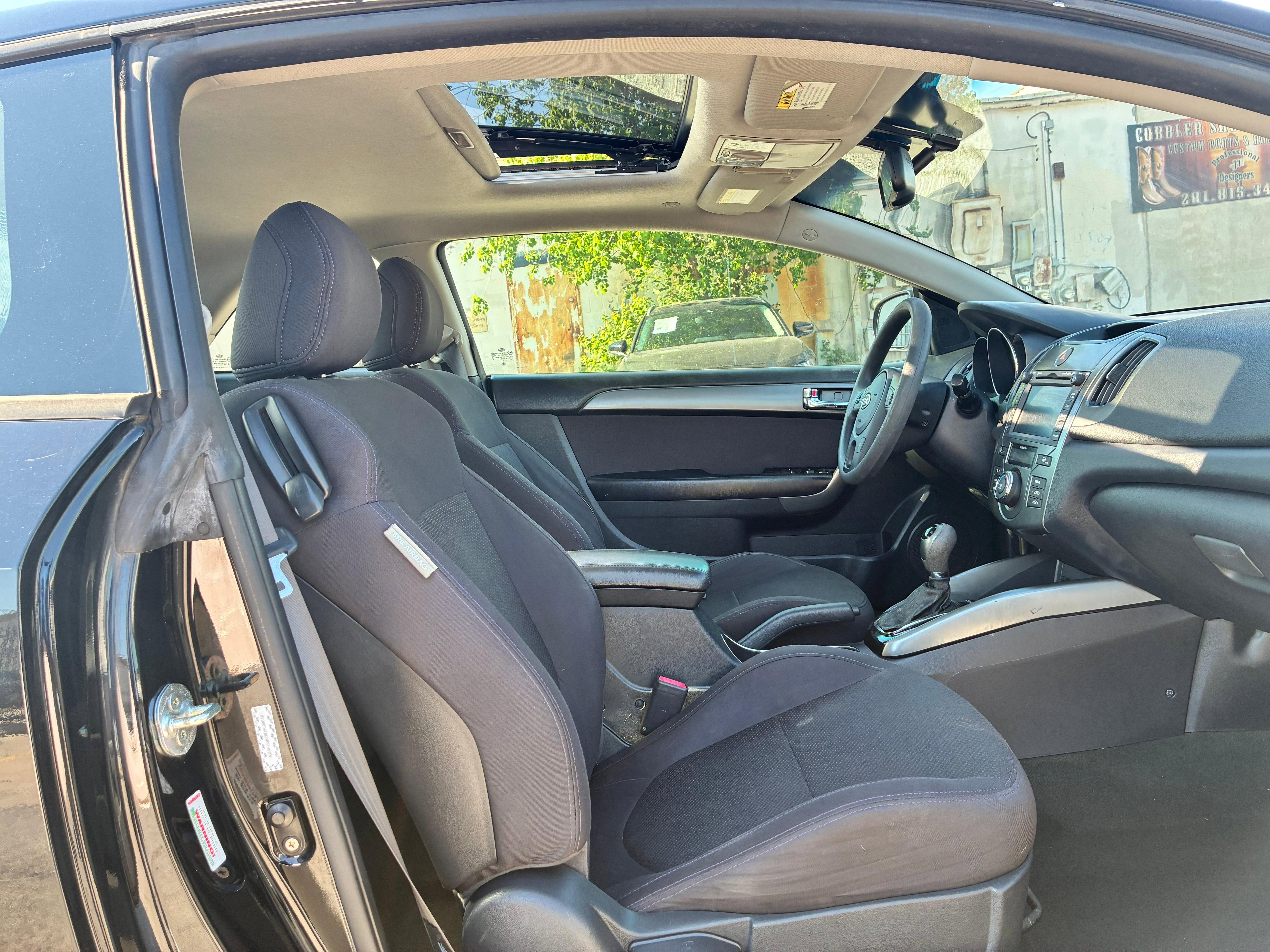 Used 2013 Kia Forte Koup EX w/ Tech Pkg FWD image 4