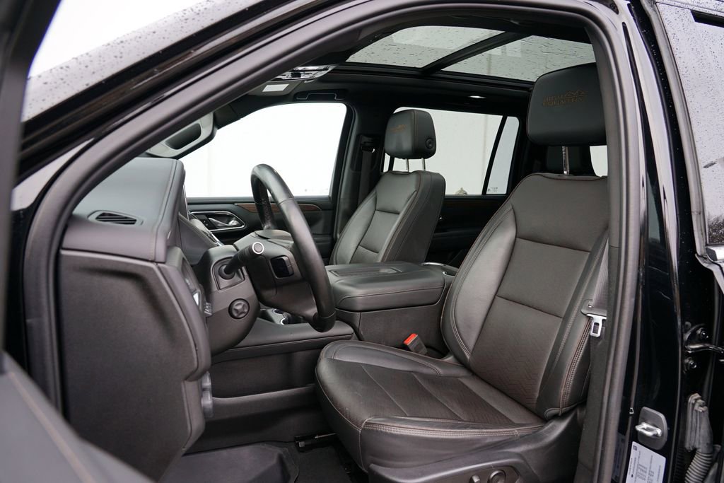 Used 2023 Chevrolet Suburban High Country w/ Premium Package image 12
