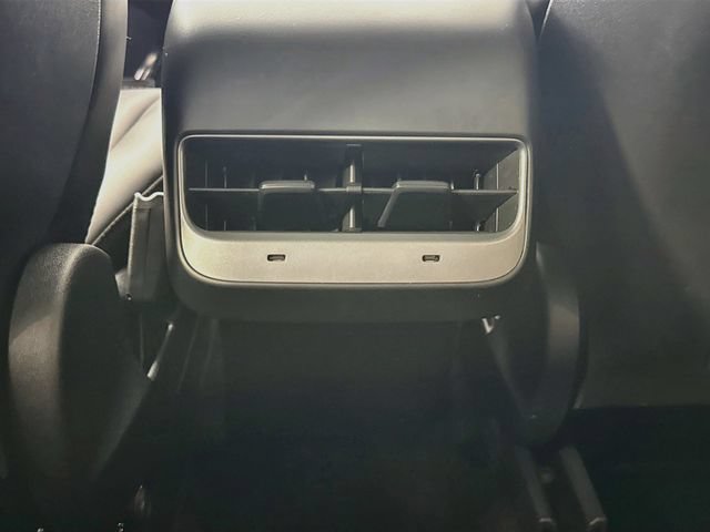 Used 2024 Tesla Model Y 2WD image 26