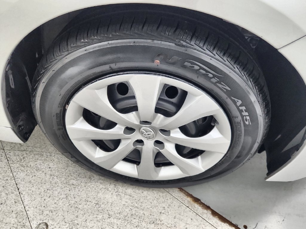 Used 2025 Toyota Corolla LE FWD image 34
