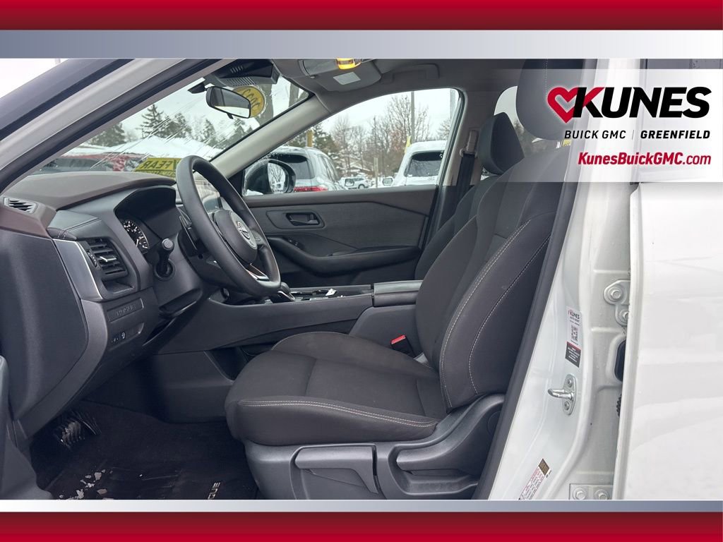 Used 2023 Nissan Rogue S image 17