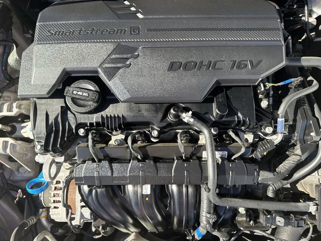 Used 2025 Hyundai Elantra SEL image 30