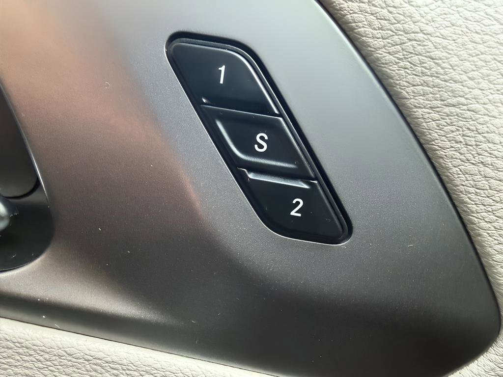 Used 2023 Chrysler Pacifica Touring-L image 19