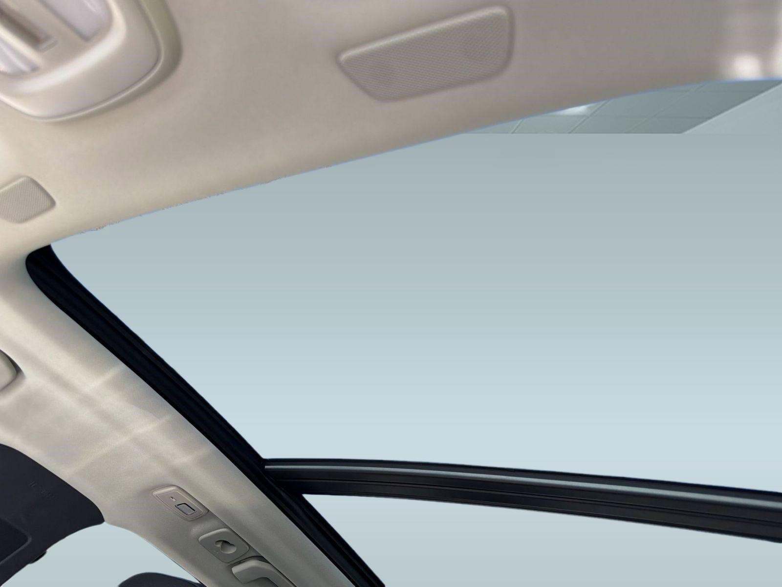 Certified 2024 Volvo XC60 B5 Plus w/ Climate Package image 16