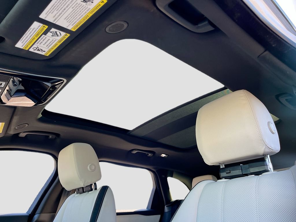 Used 2023 Land Rover Range Rover Velar R-Dynamic S image 23