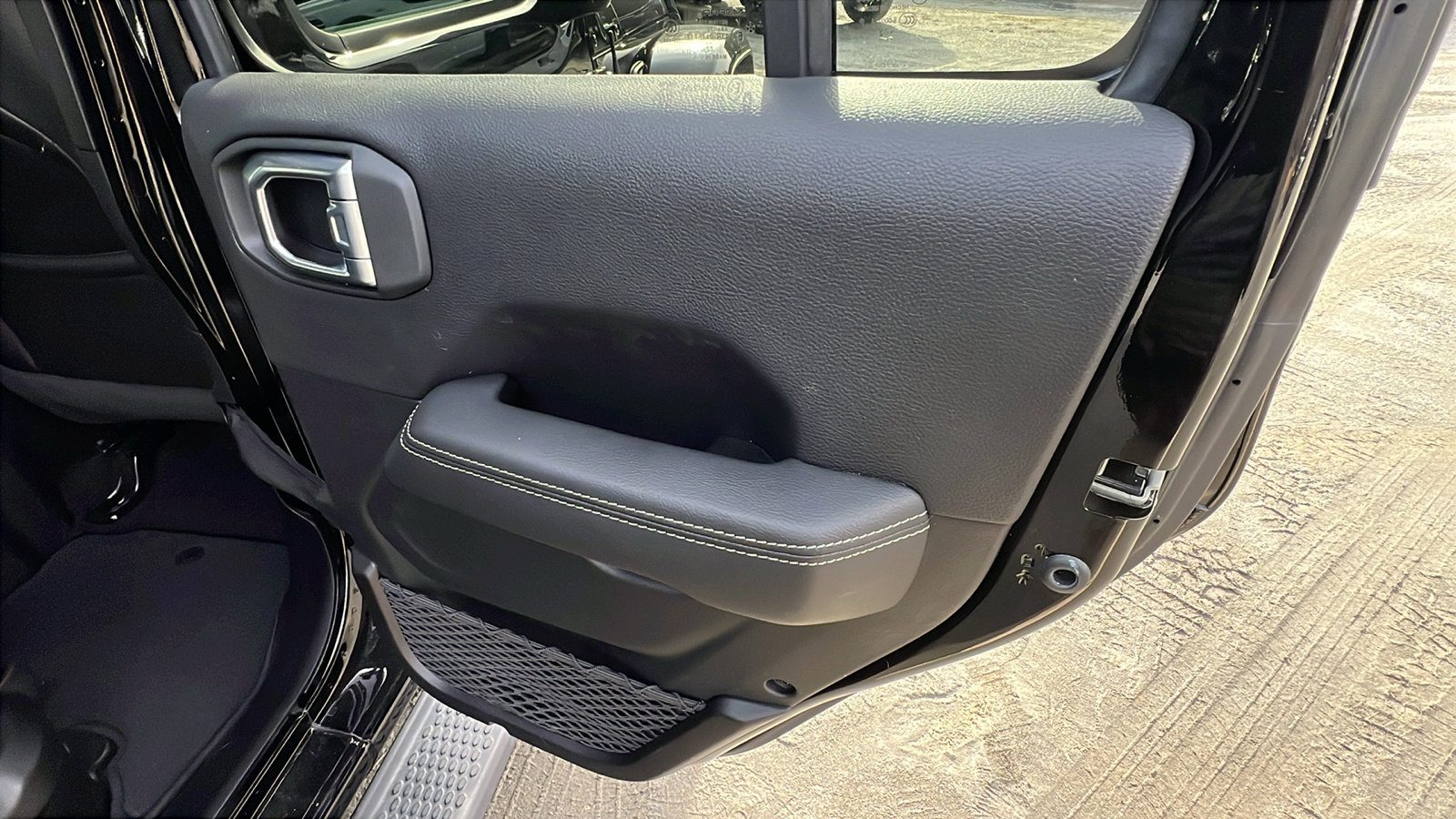 Used 2023 Jeep Wrangler Sahara w/ Cold Weather Group image 20