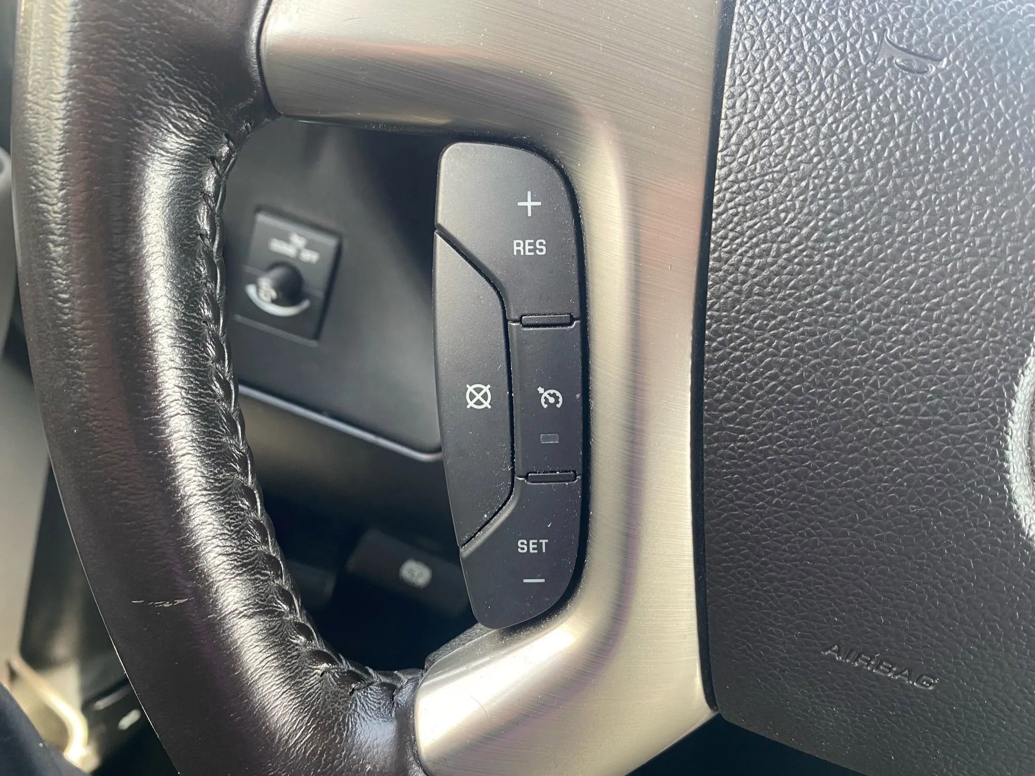 Used 2017 Chevrolet Express 3500 Extended image 16